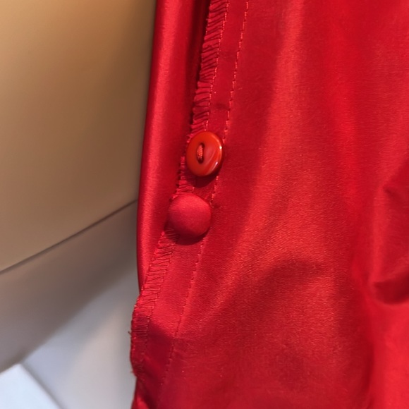 Stunning Vintage Oscar de la Renta Red Blouse with Ruffles, 100% Silk - Picture 7 of 9